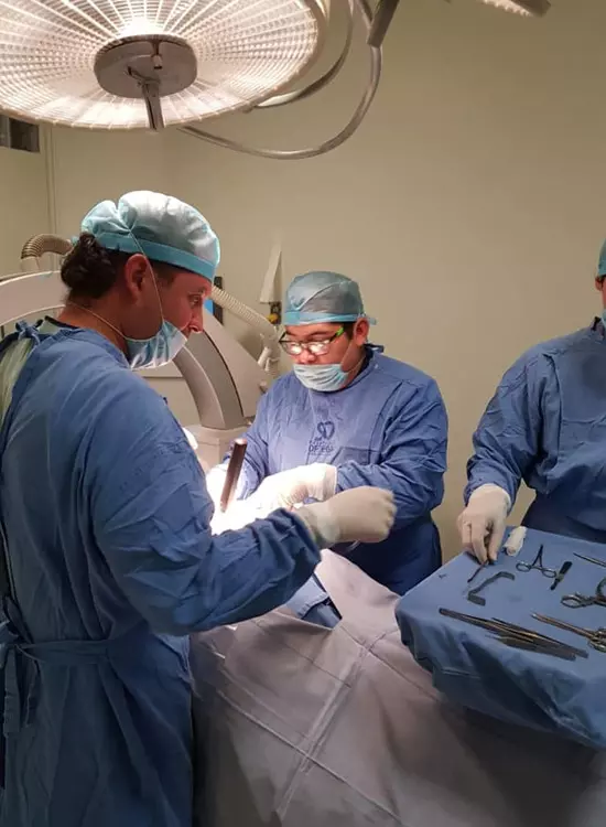 Dr. Alfredo Ortega Quiroz, Cirujano Ortopedista Traumatólogo, Alta Especialidad en Cirugía de Columna Vertebral