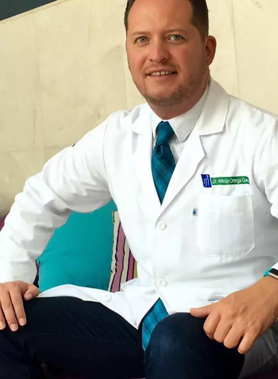 Dr. Alfredo Ortega Quiroz, Cirujano Ortopedista Traumatólogo, Alta Especialidad en Cirugía de Columna Vertebral