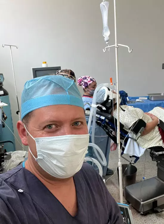 Dr. Alfredo Ortega Quiroz, Cirujano Ortopedista Traumatólogo, Alta Especialidad en Cirugía de Columna Vertebral